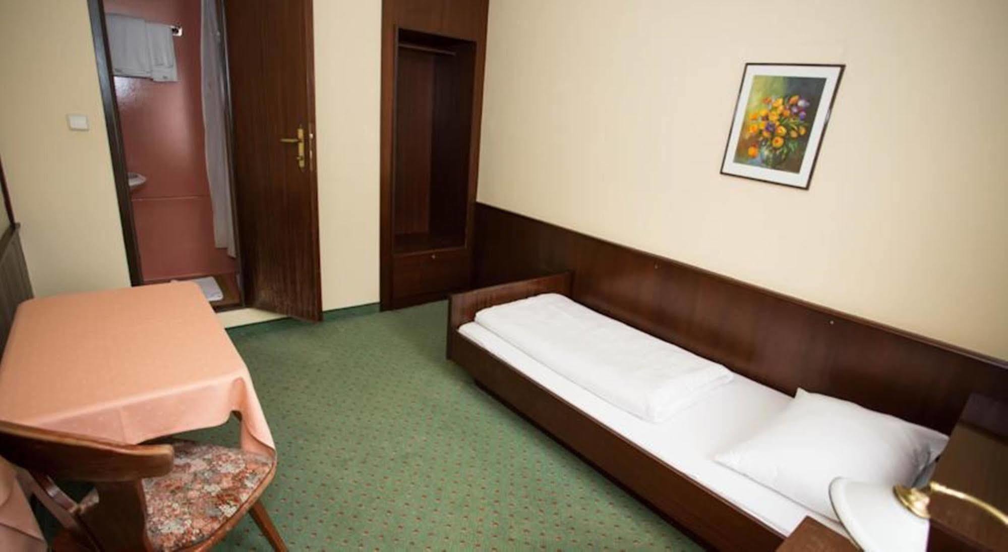 Hotel Hadrigan Wien Ngoại thất bức ảnh